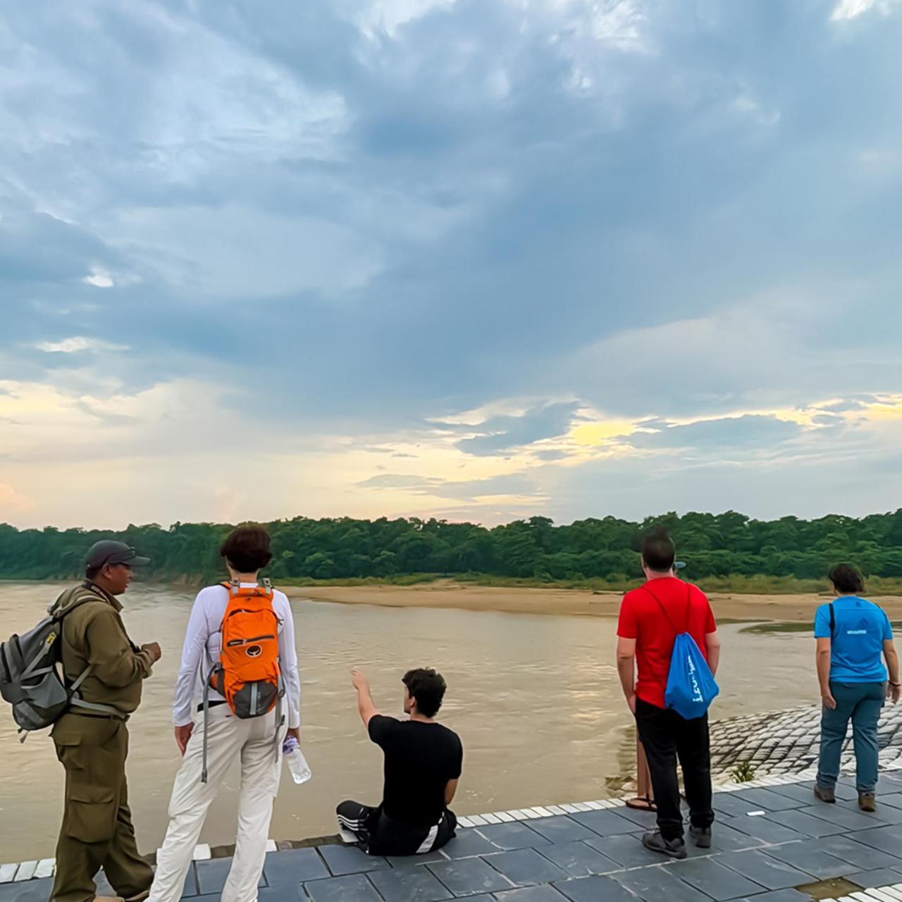 Greenland Safari, Sauraha Zewnętrze zdjęcie